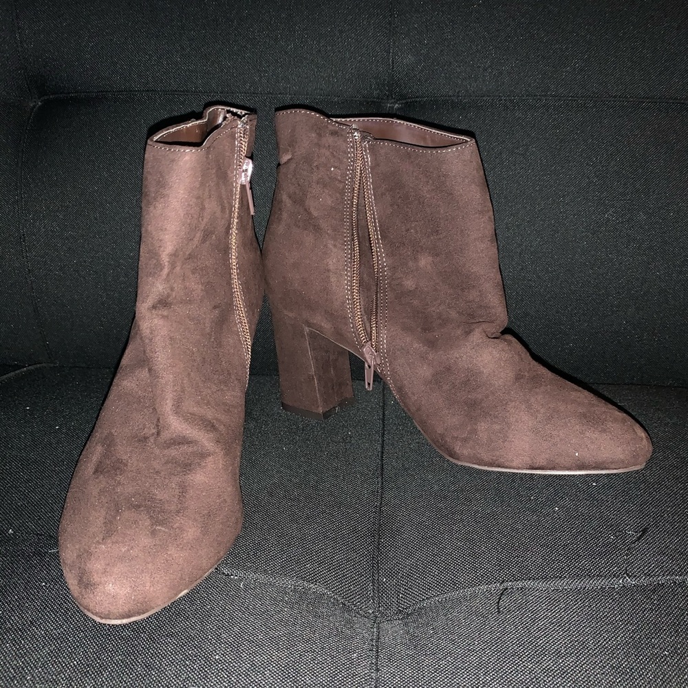 Cushion Walk Flare Heel bootie 👢